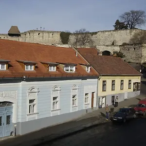 Várkapu Panzió Eger
